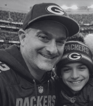 All Green Bay Packers Players and Fans Are Deeply Heartbroken and Paying Tribute to the Eternal Loss of Lambeau Field Deli Legend Chris Bertucelli – The Man Who Always Provided the Best Meals for the Packers