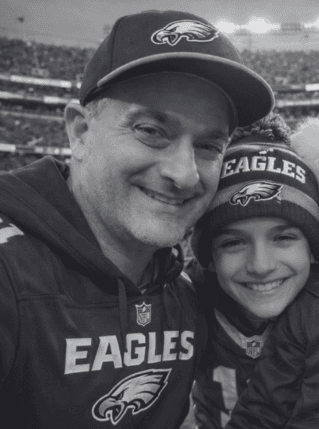 All Philadelphia Eagles Players and Fans Are Deeply Heartbroken and Paying Tribute to the Eternal Loss of Lincoln Financial Field Deli Legend Chris Bertucelli – The Man Who Always Provided the Best Meals for the Eagles