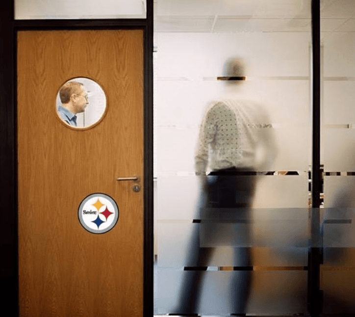Steelers legend Terry Bradshaw was caught in an emergency internal meeting late at night with owner Art Rooney II and head coach Mike Tomlin – and what was revealed afterward shocked the entire NFL world.