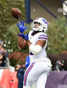 Buffalo’s silent hero – he didn’t score a single point, but he was the one who paved the way for the Bills’ legendary 216-yard rushing performance, giving the entire NFL a chance to witness the long-lost classic run game once thought to be extinct.