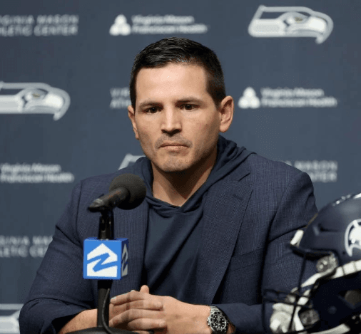 INJURY UPDATE: Seahawks Star Center – the Player Who Allowed Just 1 Sack in 20 NFL Games – to End Season Early With Knee Injury Suffered in Win Over Cardinals