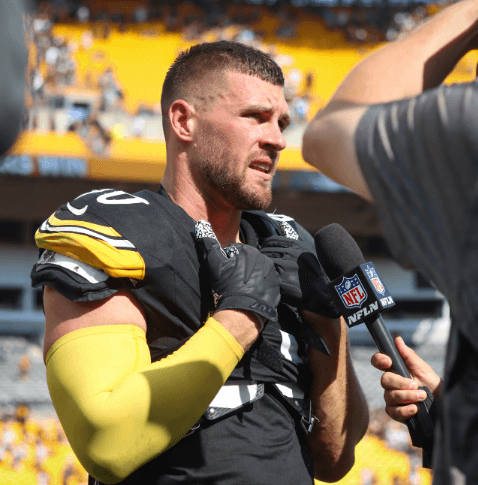 T.J. Watt Shocks the NFL by Publicly Blaming Head Coach Mike Tomlin After the “Sudden Tactical Change” – Viral Video of Watt Collapsing in the Locker Room After a 5-Minute Heated Argument Leaves Steelers Nation Stunned