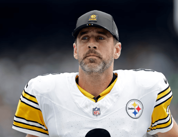 After a 27–22 Win Over the Ravens, MVP Aaron Rodgers Walks Over to a Devastated Lamar Jackson as Baltimore’s Playoff Hopes Collapse — A QB Moment That Melted the Entire NFL