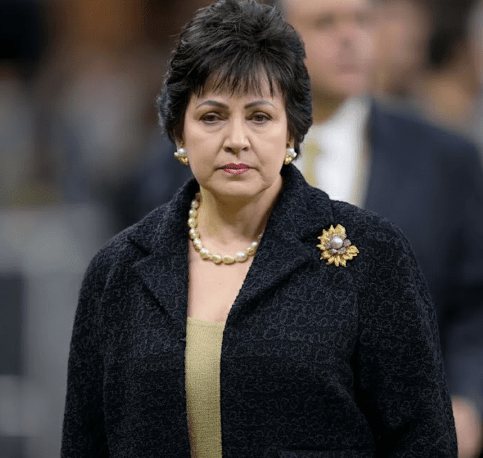 Saints Owner Gayle Benson Issues Ultimatum to Joel Glazer After Outrage-Inducing Incident – Viral Video Shows Buccaneers Fans Harassing a Black Saints Fan, Shaking the Entire NFL