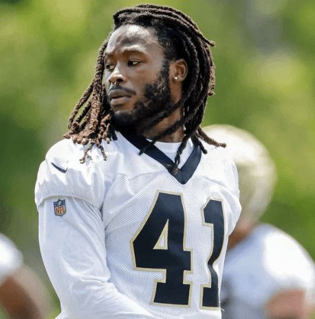 Saints in Shock: The “Hero” Moment from Alvin Kamara After Discovering Devaughn Vele Collapsed at Wednesday’s Practice – And the Story Behind That Moment That Left the Entire NFL Speechless