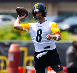 Steelers Confirm Aaron Rodgers Has Wrist Issue After Unexpected Incident on Practice Field – List of Superstars at Risk of Missing Big Game Against Lions Causing Steeler Nation to Worry