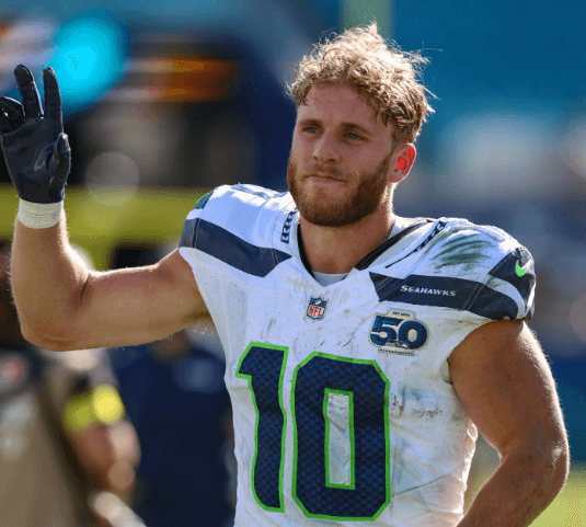 HEARTWARMING: After 38–37 Win Over Rams, Cooper Kupp Skips Celebration to Chase Down Rams QB Matthew Stafford in Tunnel – Moment Voted by NFL as "Most Beautiful of Week 16"