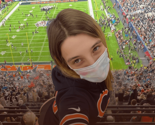 A Die-Hard Bears Fan Sets Social Media Ablaze After Promising to “Show Everything” on Her 0nlyFans Account If Chicago Reaches the Super Bowl
