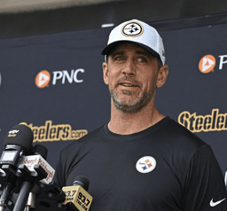 "Don't Be Stingy" —MVP Aaron Rodgers Drops One Line That Silenced the Steelers Locker Room, And the Story Behind It Has Everyone Deeply Reflecting
