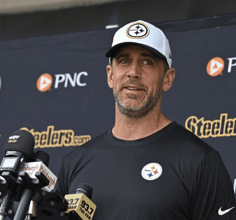 "Don't Be Stingy" —MVP Aaron Rodgers Drops One Line That Silenced the Steelers Locker Room, And the Story Behind It Has Everyone Deeply Reflecting