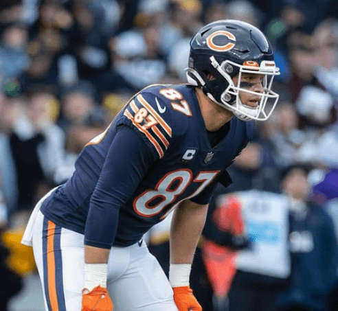 Just 12 Hours Before Showdown with 49ers, Bears Suddenly Activate Rookie Hailed as "Future MVP" to 53-Man Roster — HC Ben Johnson Calls Him a "Secret Weapon"