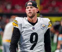 HEARTWARMING: While Steelers Celebrate Victory, Chris Boswell Walks Straight Across the Field to Embrace Heartbroken Ravens Kicker Tyler Loop – "You're Not Alone"