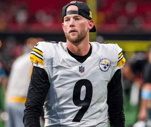 HEARTWARMING: While Steelers Celebrate Victory, Chris Boswell Walks Straight Across the Field to Embrace Heartbroken Ravens Kicker Tyler Loop – "You're Not Alone"