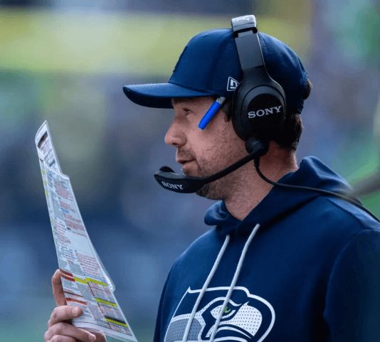 Seahawks OC Klint Kubiak Spotted in Emergency Late-Night Meeting With Owner Jody Allen and Head Coach Mike Macdonald. What Was Revealed After Sent Shockwaves Across the NFL.