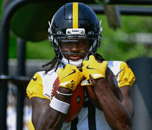 Former Steelers WR Signs Record Deal With Broncos — Publicly Says DK Metcalf Was the Barrier to His Return to Steelers