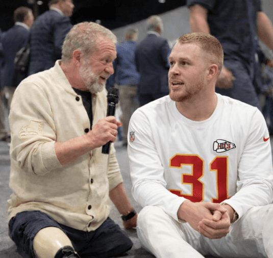 Creed Humphrey Shocks NFL by Skipping FOX & ESPN, Choosing to Interview Local Disabled Reporter on Pro Bowl Opening Night – Viral Video of Heartwarming Moment Moves Chiefs Community to Tears