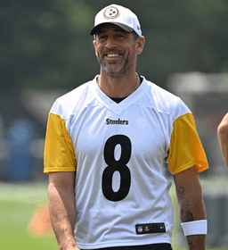 Just Days Before Contract Deadline, Steelers Legend Aaron Rodgers Shuts Down Retirement Rumors — Announces Future Plans That Send NFL World Into Frenzy