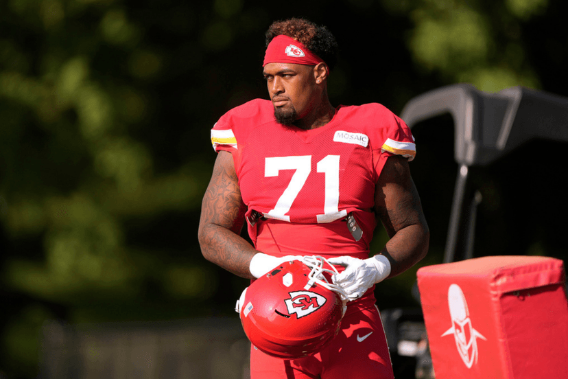 Josh Simmons’ Stellar Return Sparks Chiefs’ Offensive Line Dominance — Kansas City’s Stars Keep Chasing Glory, Not Awards