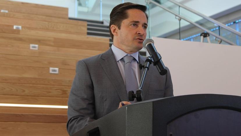 CEO Ed Policy With a Warm and Kind Gesture Protecting Female Packers Fans Amid the Storm of Controversy – A Silent Humanitarian Moment That Melts the Hearts of Millions of Green-and-Gold Fans, Silent Tears Falling on Lambeau Field!