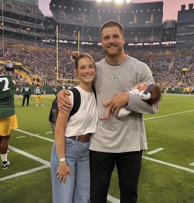  After Tucker Kraft’s devastating injury, his young wife Baylee who had just given birth quietly applied for a janitor position at the Packers’ training facility just to be by his side