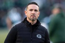 Before the big showdown with the Eagles, the Packers locker room unexpectedly erupted in tension Jordan Love and Christian Watson got into a heated argument over offensive strategy, forcing head coach Matt LaFleur to step in urgently to cool things down