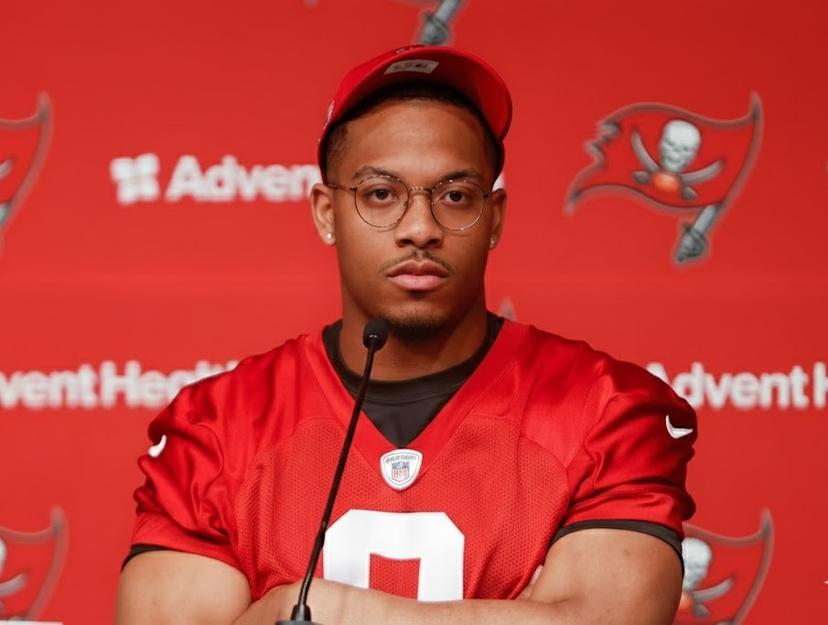 After the 23-28 loss to the Patriots, linebacker SirVocea Dennis shocked the entire Buccaneers Nation by taking full responsibility and admitting that his performance was ‘A Joke’ 