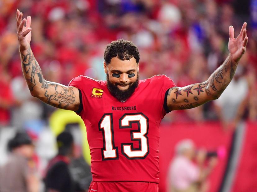 Mike Evans Shocks the Entire NFL With His ‘With Otts’ Wristband – And the Story Behind It Unites All of Tampa Bay Ahead of TNF