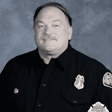 Firefighter Sacrifices His Life While Protecting the Entire City of Dallas — As the City Steps Into 2026, One Hero Is Forever Left Behind in 2025. Dak Prescott Visits the Family and Donates $100,000 to Help Cover Medical and Funeral Costs