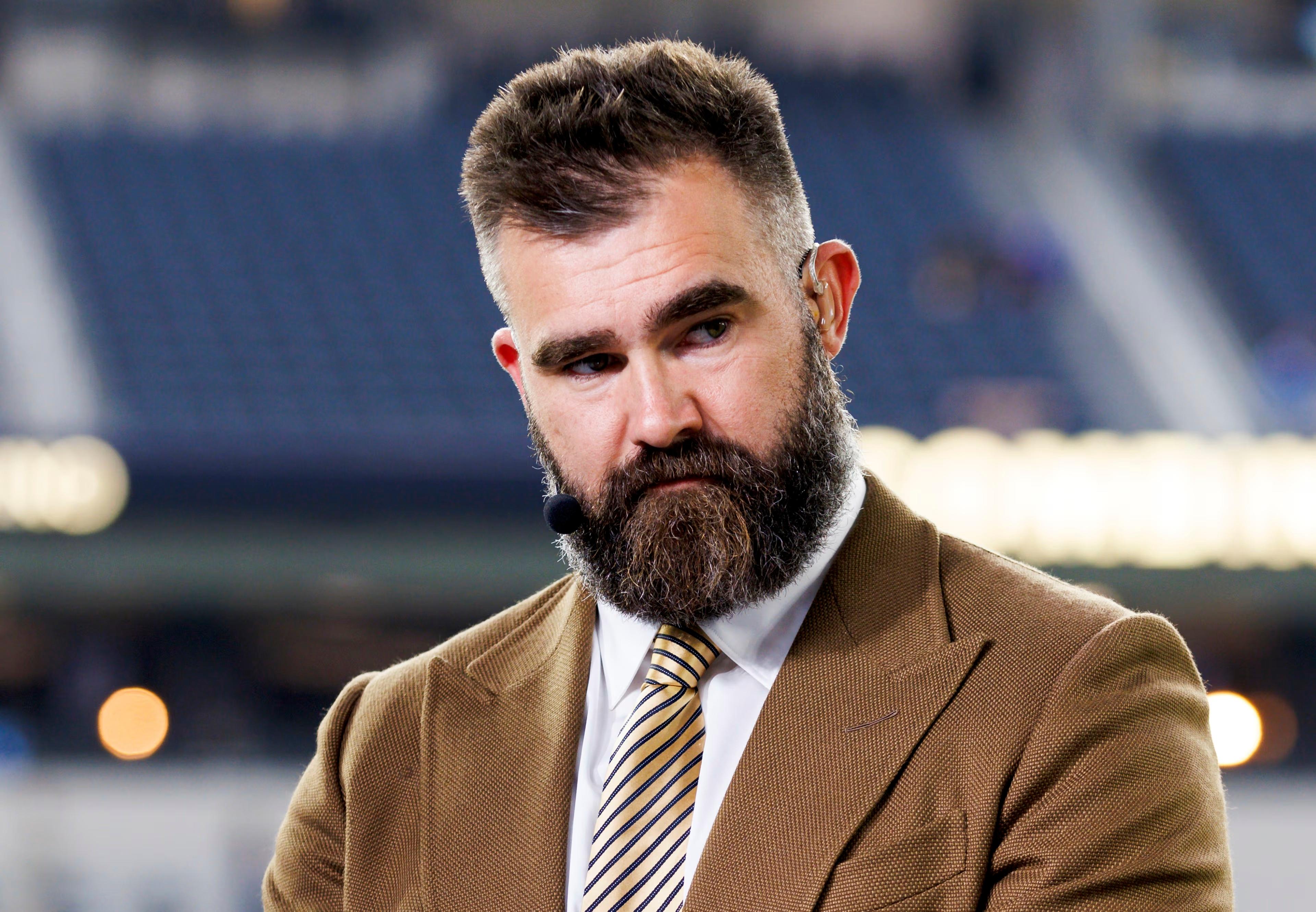 Former Eagles Legend Jason Kelce Admits the Truth: “Without the referees, the 49ers would have beaten us even more miserably” — While pointing to pivotal third-quarter moments where officiating tilted toward Philadelphia