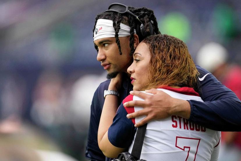 C.J. Stroud Breaks Down in His Mother’s Arms – And the Statement from a Mother with No Football Expertise That Left the Entire NFL Stunned