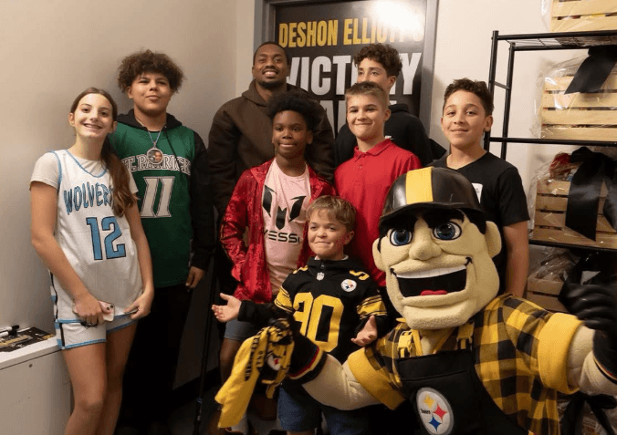 Steelers DeShon Elliott Pledges $3 Million To Support Impoverished Families — And Behind It Is A Childhood Story That Makes Steelers Nation Tear Up.criss