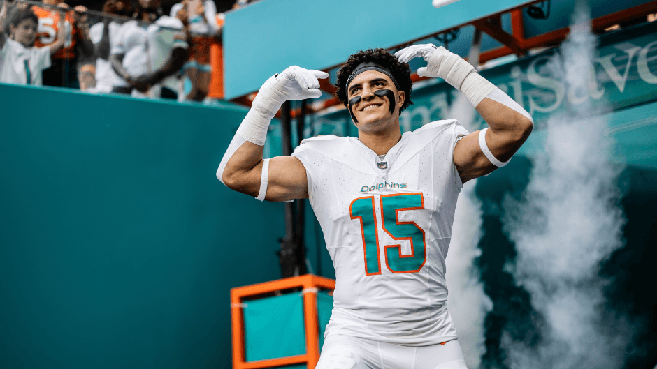 Dolphins star Jaelan Phillips gives back through music | University of  Miami Development and Alumni Relations