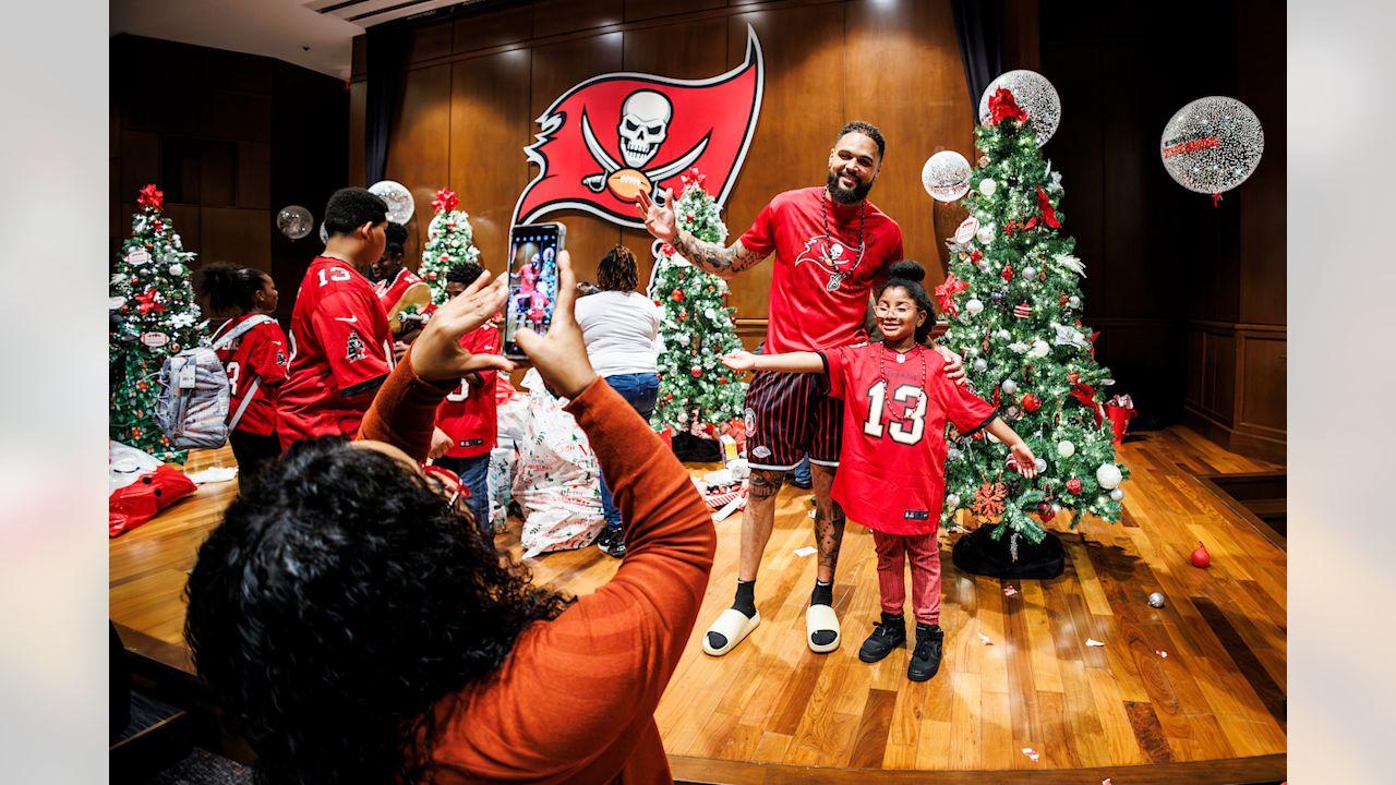 Photos: Mike Evans Family Foundation Catch for Christmas