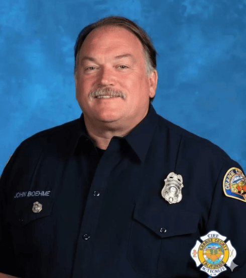 Firefighter Sacrifices His Life While Protecting the Entire City of Denver — As the City Steps Into 2026, One Hero Is Forever Left Behind in 2025. A Broncos Offensive Star Visits the Family and Donates $100,000 to Help Cover Medical and Funeral Costs