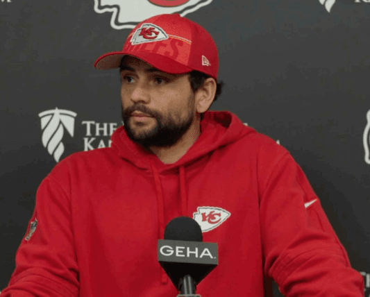 Just 3 Hours After Chiefs Move On From Connor Embree to Make Room for ex chiefs, Veteran WR Coach Vows Never to Return to Kansas City — The Emotional Reason Has Fans in Tears