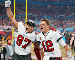 Witnessing Buccaneers’ Collapse Against Falcons, Legend Rob Gronkowski Sends NFL into Frenzy by Considering Tampa Bay Return with a “Special $1 Million Deal”