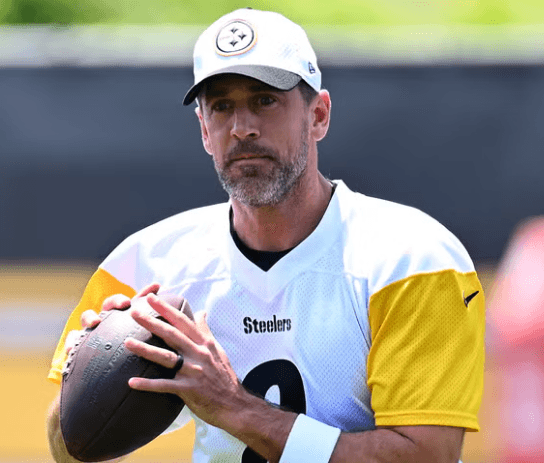 Steelers in Shock: The “Hero” Moment from Aaron Rodgers After Discovering T.J. Watt Collapsed at Thursday’s Practice – And the Story Behind That Moment That Left the Entire NFL Speechless
