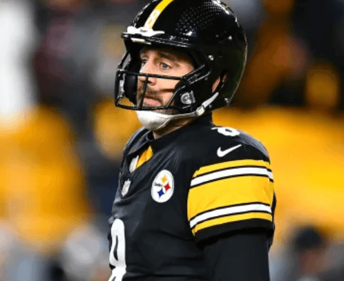 Steelers MVP Aaron Rodgers Abruptly Walks Out of Press Conference After Learning Head Coach Mike Tomlin Collapsed at the Podium — Viral Video Redefines the Word “Family” in the NFL