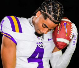 Top Draft Prospect & Future MVP Shocks NFL: “If Not Seahawks, I Retire as Their Fan” — Grandfather Promise Reason Brings Seattle to Tears