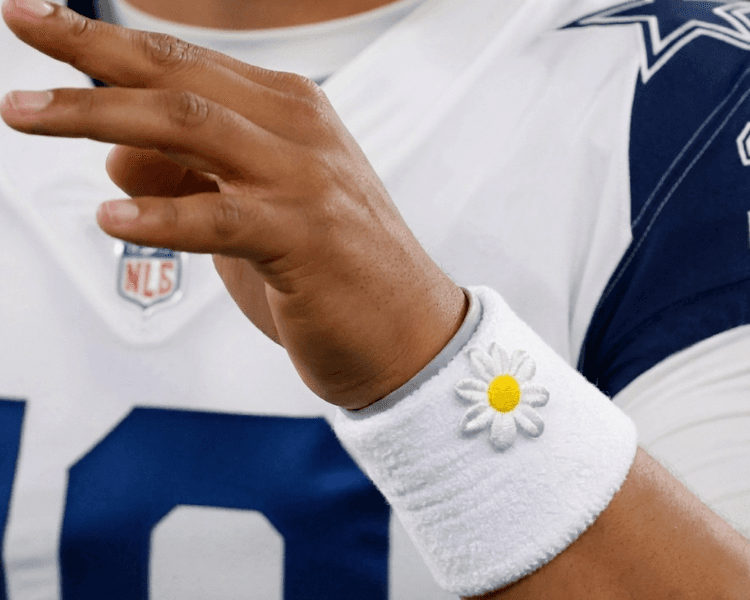 RESPECT: Dak Prescott Silences MetLife Stadium With a Quiet Gesture Before the New Year’s Game