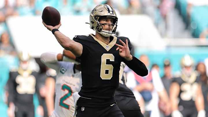 New Orleans Saints đấu với Miami Dolphins